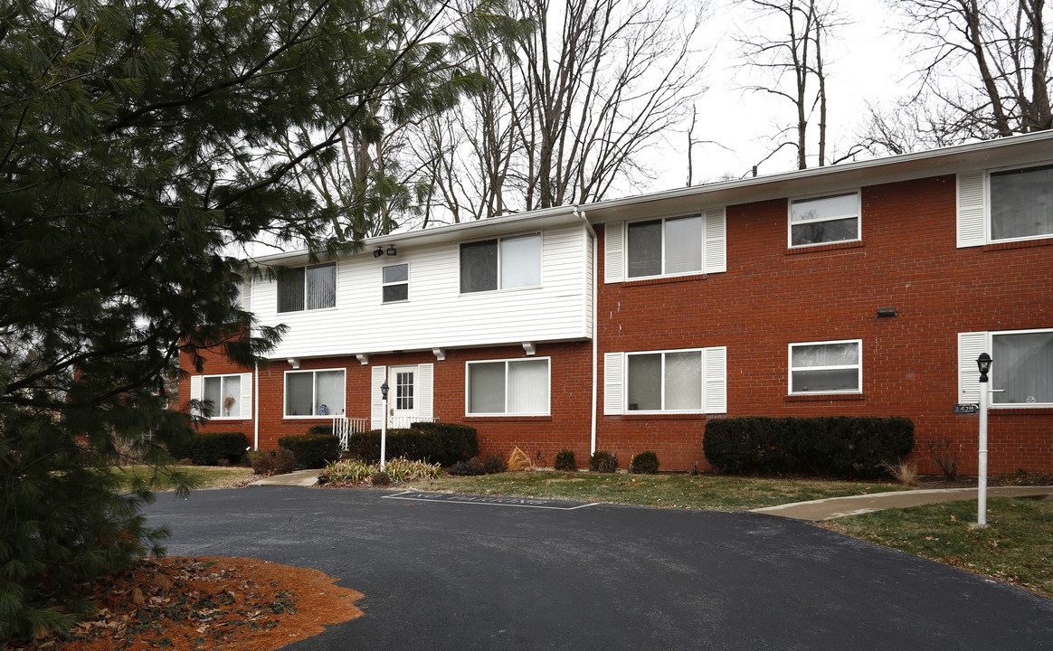 The Reserves at Woodford in Cincinnati, OH - Building Photo