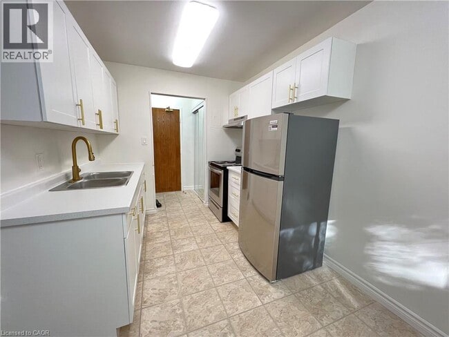 475 Parkside Dr in Waterloo, ON - Building Photo - Building Photo