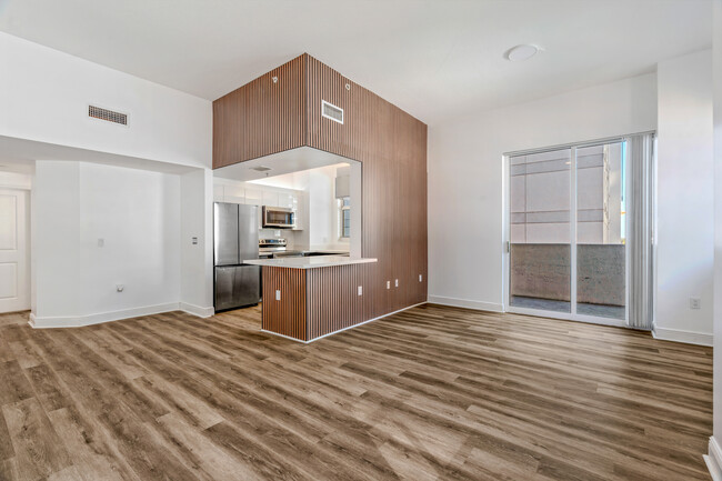 1250 S Miami Ave, Unit 815 in Miami, FL - Building Photo - Building Photo