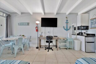 611 Destiny Dr in Ruskin, FL - Building Photo