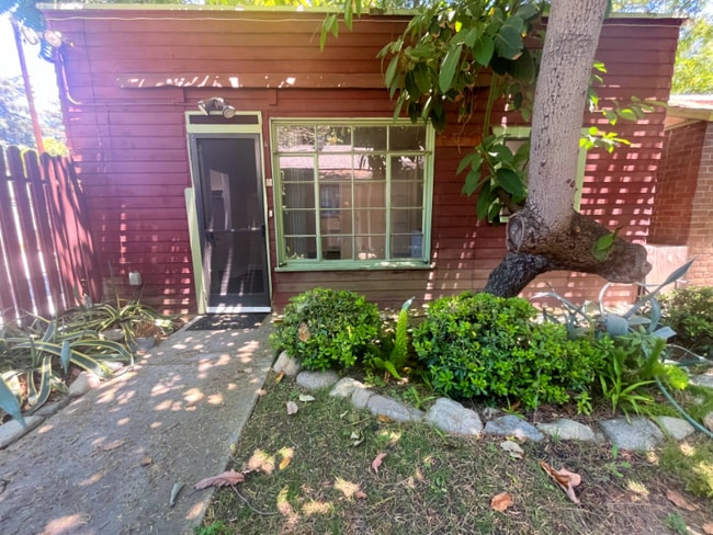 115 E 4th St