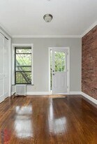 321 W 16th St in New York, NY - Building Photo