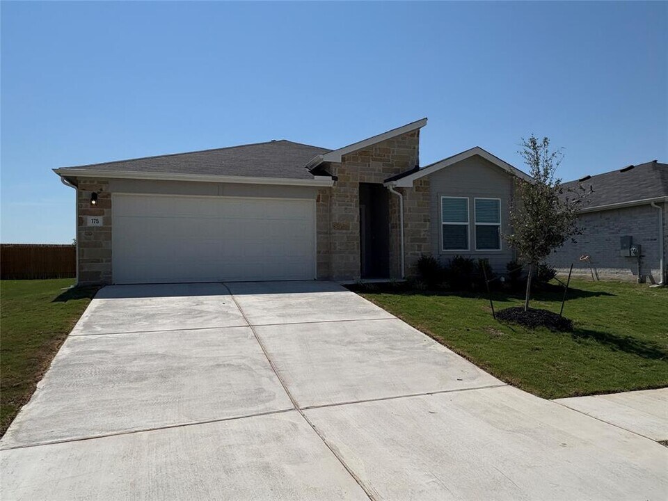 175 Gazania Rd in Niederwald, TX - Building Photo