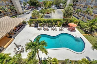 2145 Pierce St in Hollywood, FL - Building Photo