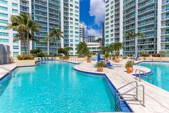 253 NE 2nd St, Unit 1803 in Miami, FL - Building Photo - Building Photo