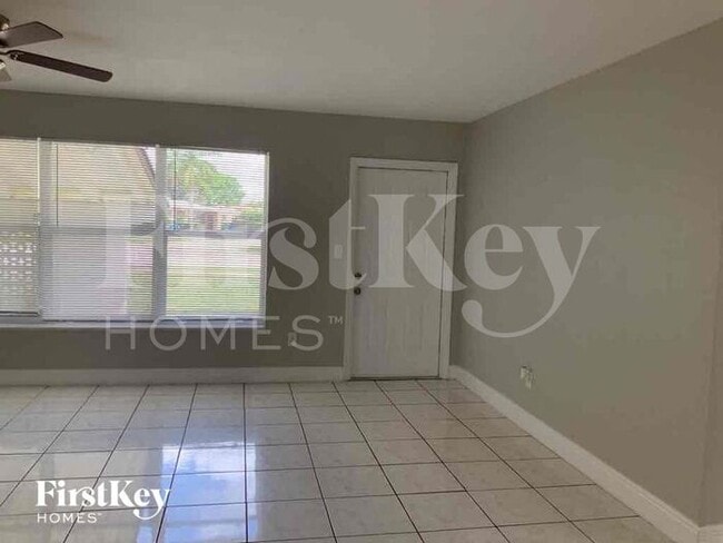 2930 NW 184th St in Miami Gardens, FL - Building Photo - Building Photo