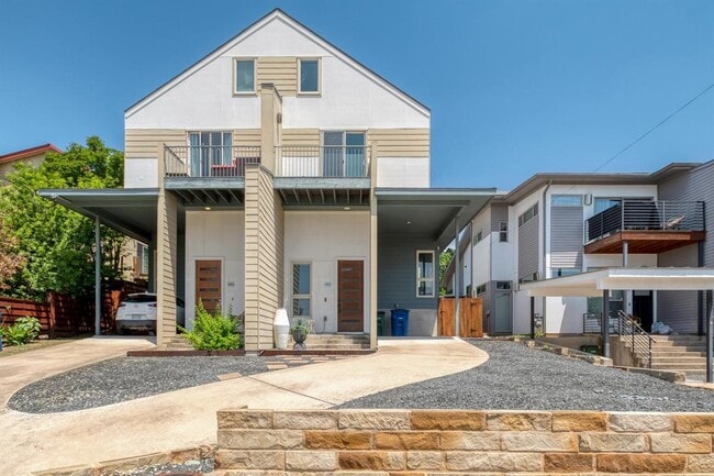 property at 2800 Crest Ave