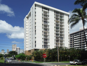 Parkland Gardens Condominiums in Honolulu, HI - Building Photo - Building Photo