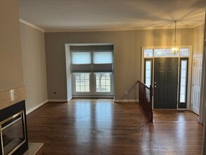 46530 Lynnhaven Sq in Sterling, VA - Building Photo - Building Photo