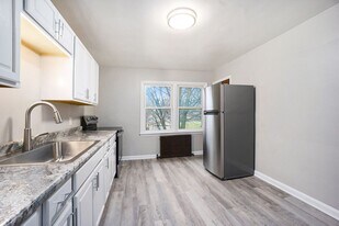 74 Union St S in Battle Creek, MI - Building Photo