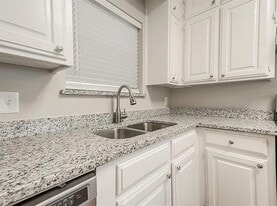 520 Pecan Acres Ct in Arlington, TX - Building Photo