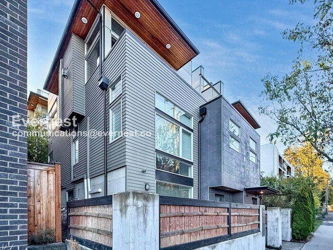 2618 Eastlake Ave E in Seattle, WA - Building Photo - Building Photo