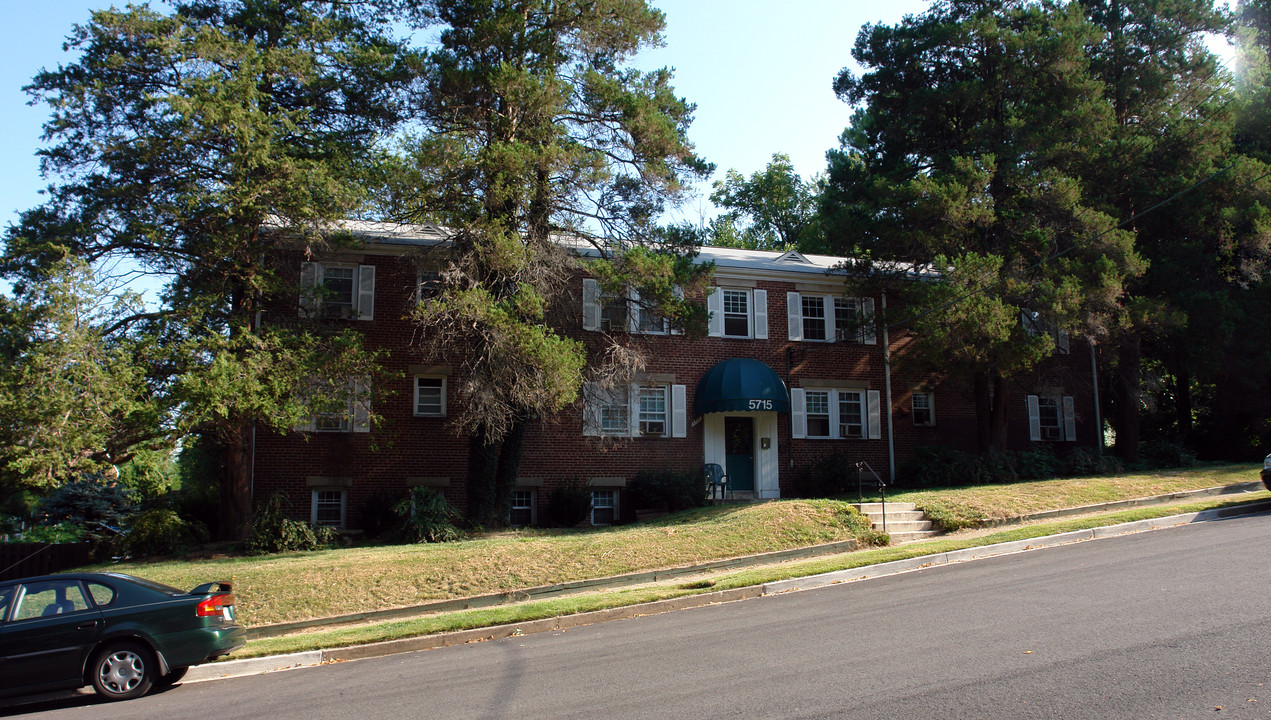 Burton House in Arlington, VA - Building Photo