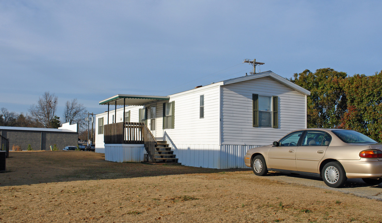 409 N Main St in Simpsonville, SC - Building Photo