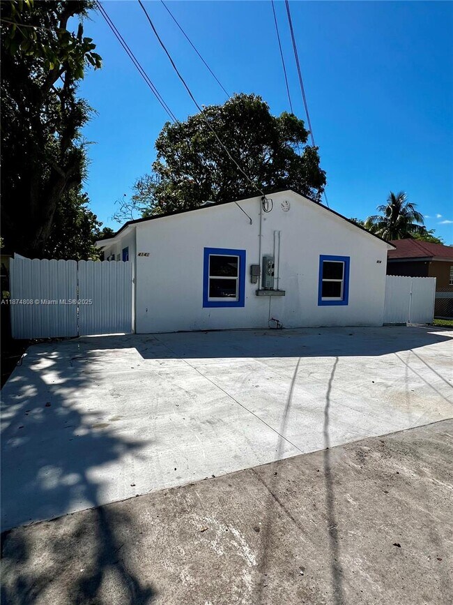4141 NW 23rd Ave in Miami, FL - Building Photo - Building Photo