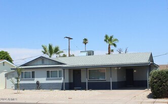 3355 W Larkspur Dr in Phoenix, AZ - Foto de edificio - Building Photo