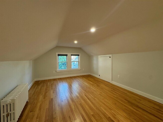 22 Harris Rd, Unit 2 in Medford, MA - Foto de edificio - Building Photo
