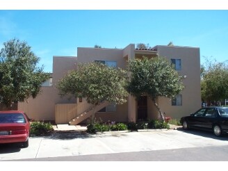 Country Aire Apartments in San Diego, CA - Building Photo - Building Photo
