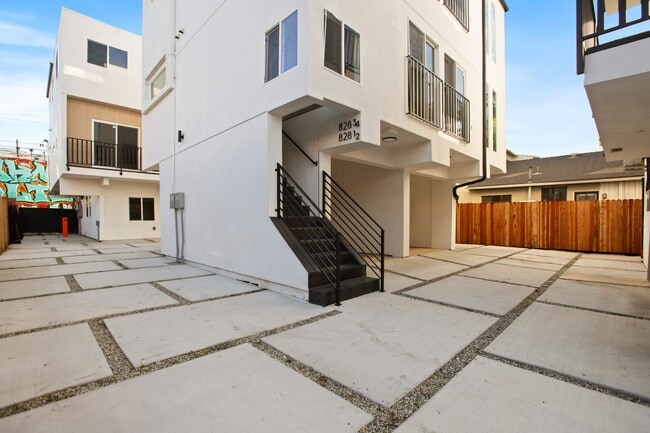 828 N Detroit St in Los Angeles, CA - Foto de edificio - Building Photo