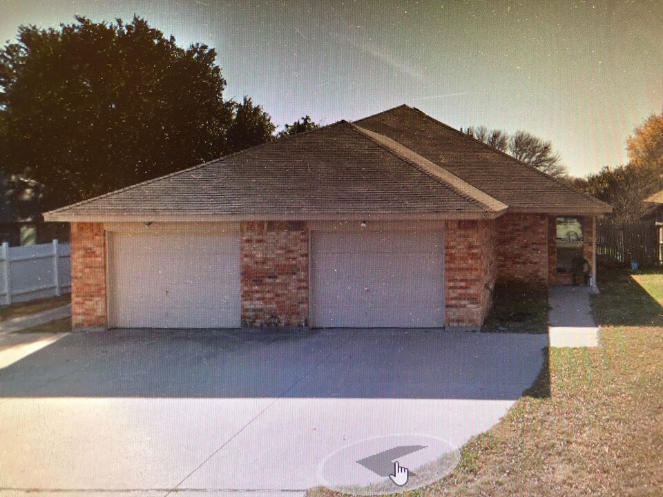 11905-11907 Averett Ct in Aledo, TX - Building Photo