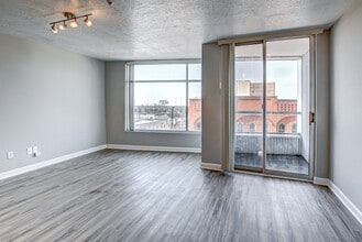 2222 Detroit Ave, Unit 718 in Cleveland, OH - Building Photo - Building Photo