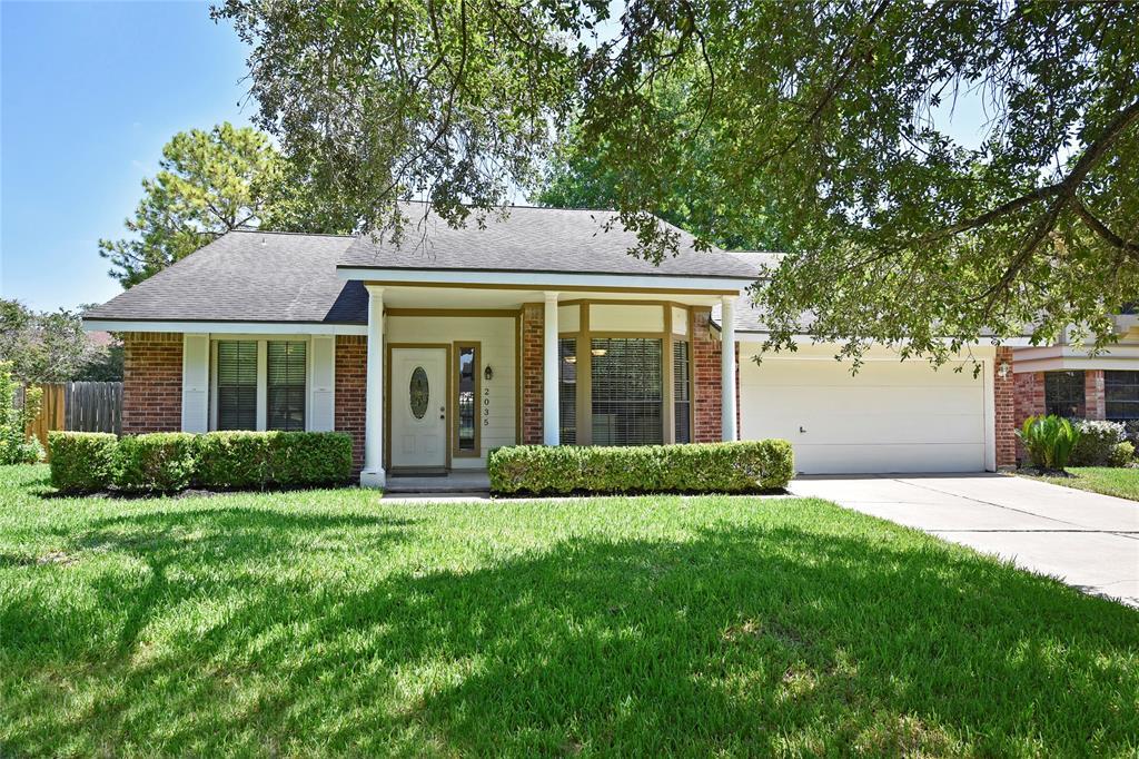 2035 Shorewood Ln in Sugar Land, TX - Foto de edificio