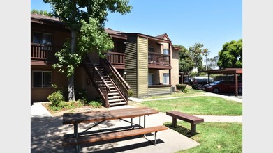 Beach Colony Apartments in San Diego, CA - Building Photo - Building Photo