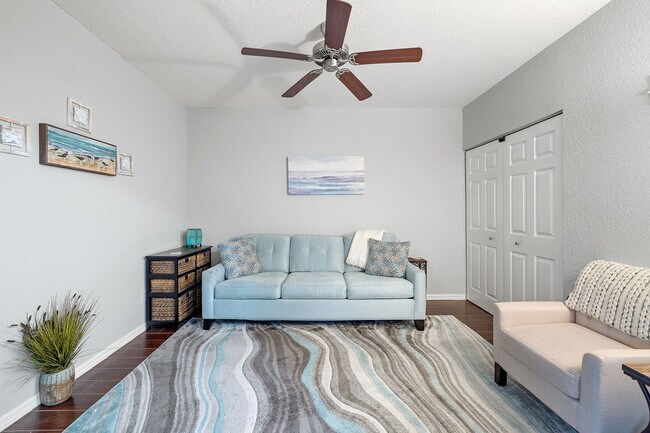 9060 Michael Cir in Naples, FL - Building Photo - Building Photo