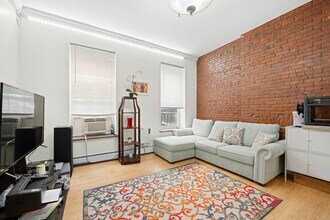 215 1st St in Jersey City, NJ - Building Photo - Building Photo