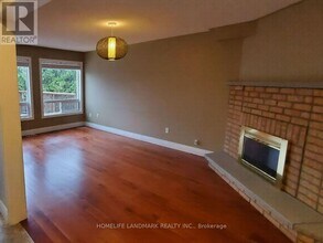 26 Beechbrooke Way in Aurora, ON - Building Photo - Building Photo