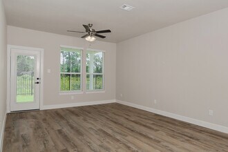 The Cottage Green - Baytown in Baytown, TX - Foto de edificio - Building Photo