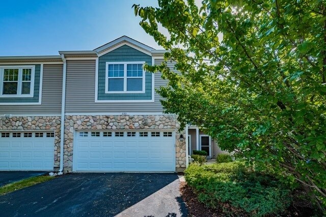 680 Meadowridge Dr in Aurora, IL - Building Photo