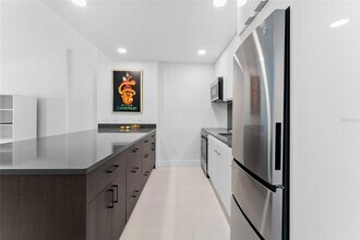 1200 N Shore Dr NE, Unit 105 in St. Petersburg, FL - Building Photo - Building Photo