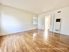 5619 W Jefferson Blvd, Unit 3 in Los Angeles, CA - Foto de edificio - Building Photo