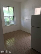 4 Adella Pl-Unit -# 2IG in Boston, MA - Foto de edificio - Building Photo