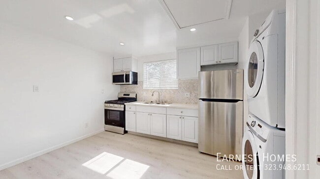 10550 Collett Ave in Los Angeles, CA - Building Photo - Building Photo