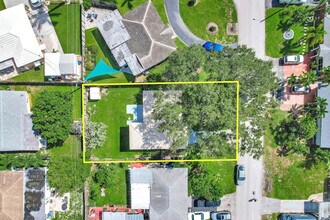 261 NE 45th St in Oakland Park, FL - Building Photo - Building Photo