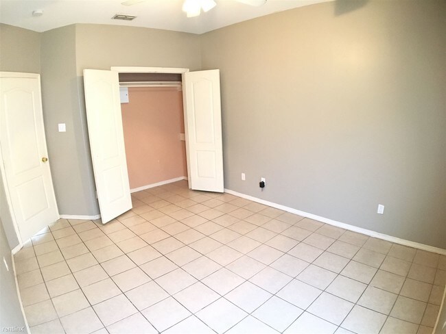 3200 Hillcrest Dr in Mission, TX - Building Photo - Building Photo