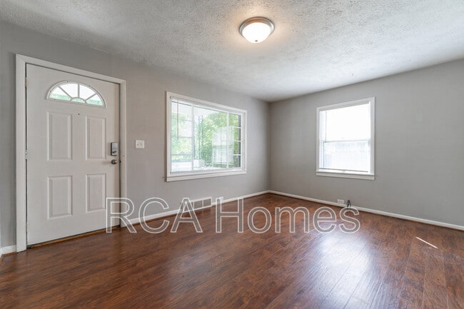 property at 724 E Pleasant Run Parkway North Dr