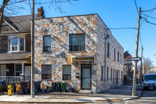 656 Saint Clarens Av in Toronto, ON - Building Photo