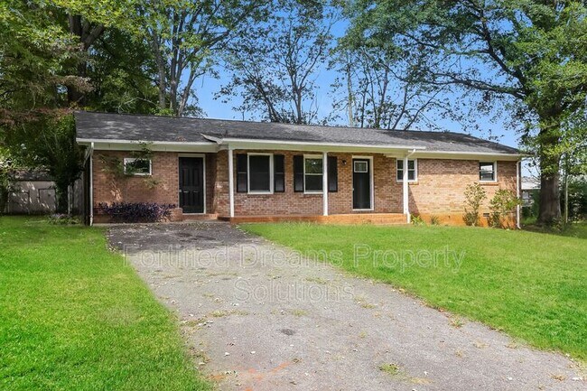 property at 1141 Carolina Cir
