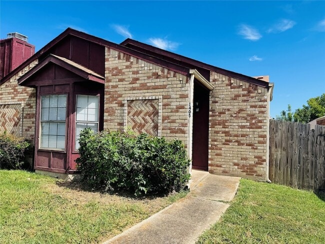property at 1405 High Plains Dr