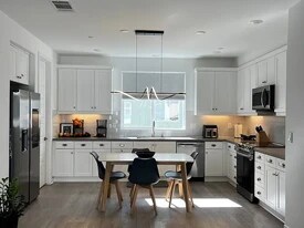 905 Madonna Rd, Unit 40 in San Luis Obispo, CA - Building Photo