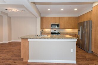 Azure Apartment Homes in Petaluma, CA - Foto de edificio - Building Photo