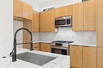 909 Payne Ave in Austin, TX - Building Photo - Building Photo