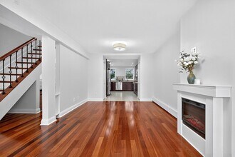 382 Webster Ave, Unit C202 in Jersey City, NJ - Building Photo - Building Photo