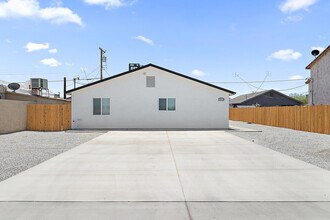 1732 E Elwood St in Phoenix, AZ - Foto de edificio - Building Photo