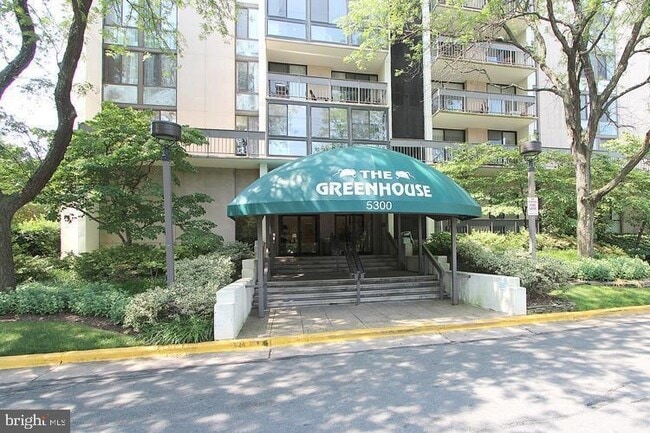 5300 Holmes Run Pkwy, Unit PH18 in Alexandria, VA - Building Photo - Building Photo