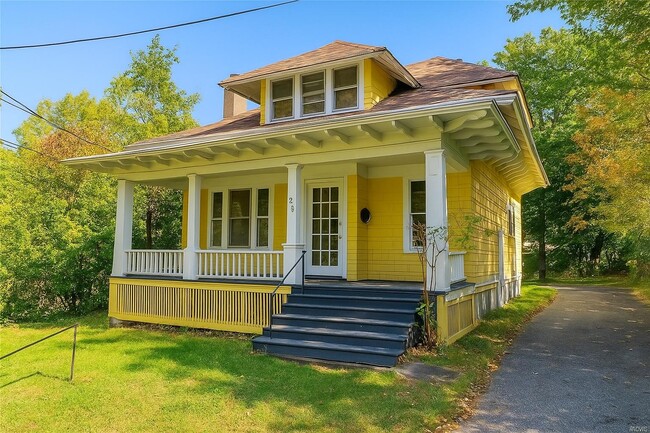 property at 915 E Colvin St