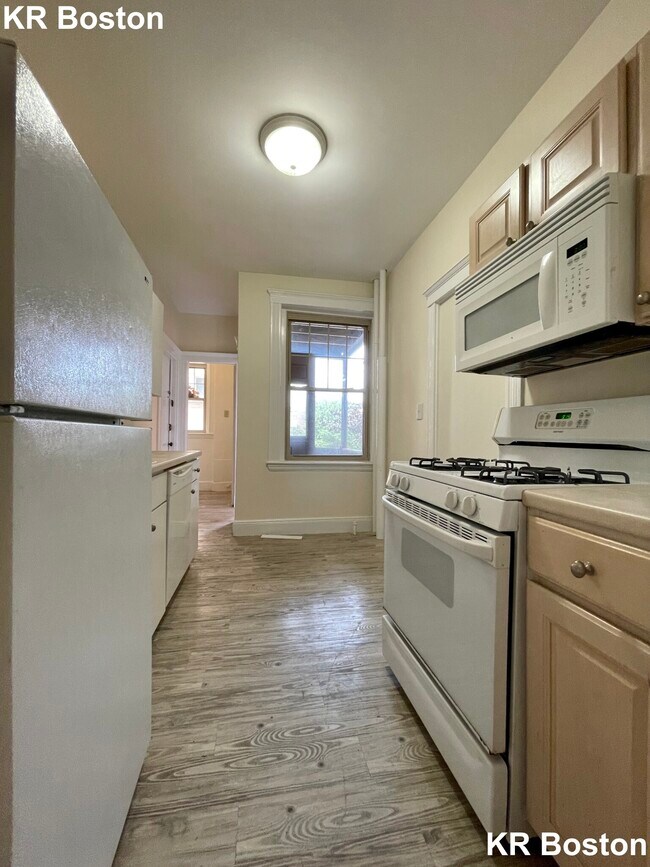 14 Alton Pl in Brookline, MA - Building Photo - Building Photo